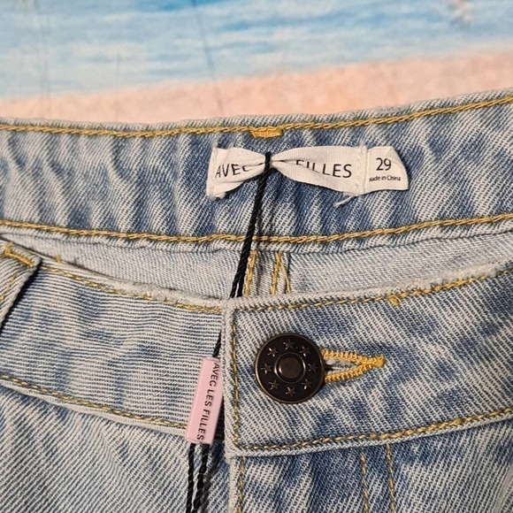 Avec Les Filles Raw Hem Distressed Jeans Size 29 NWT - Picture 3 of 7